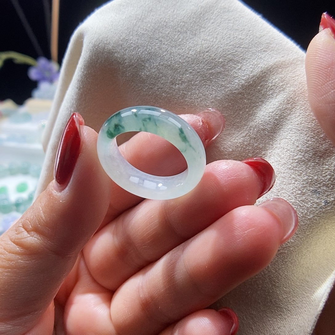 翡翠未镶嵌颈饰15号戒指