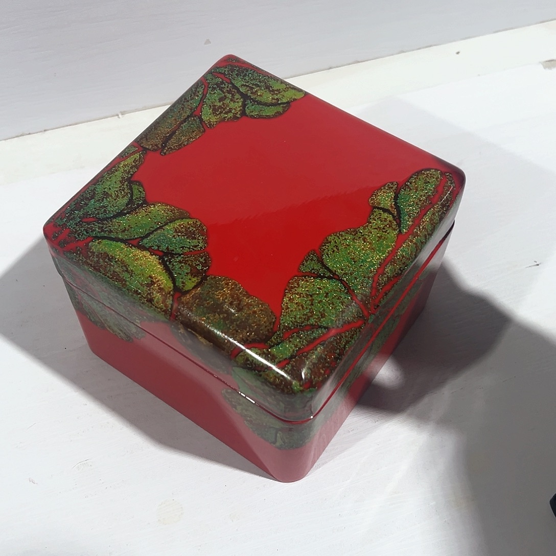 纪***圣荷叶漆盒太古大漆