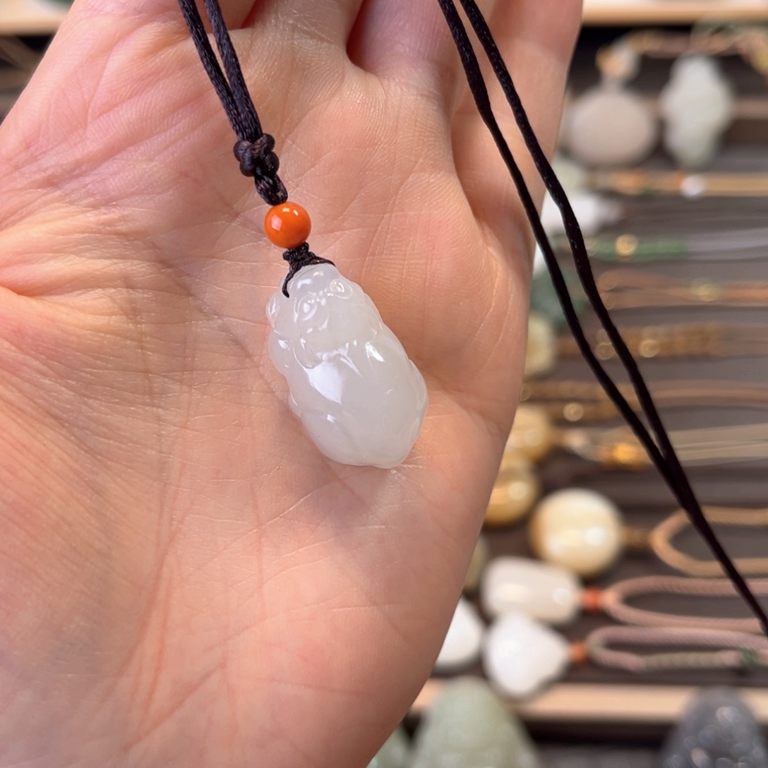 和田玉颈饰未镶嵌貔貅