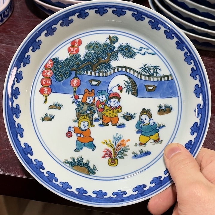瓷片//////直径19厘米。绿。