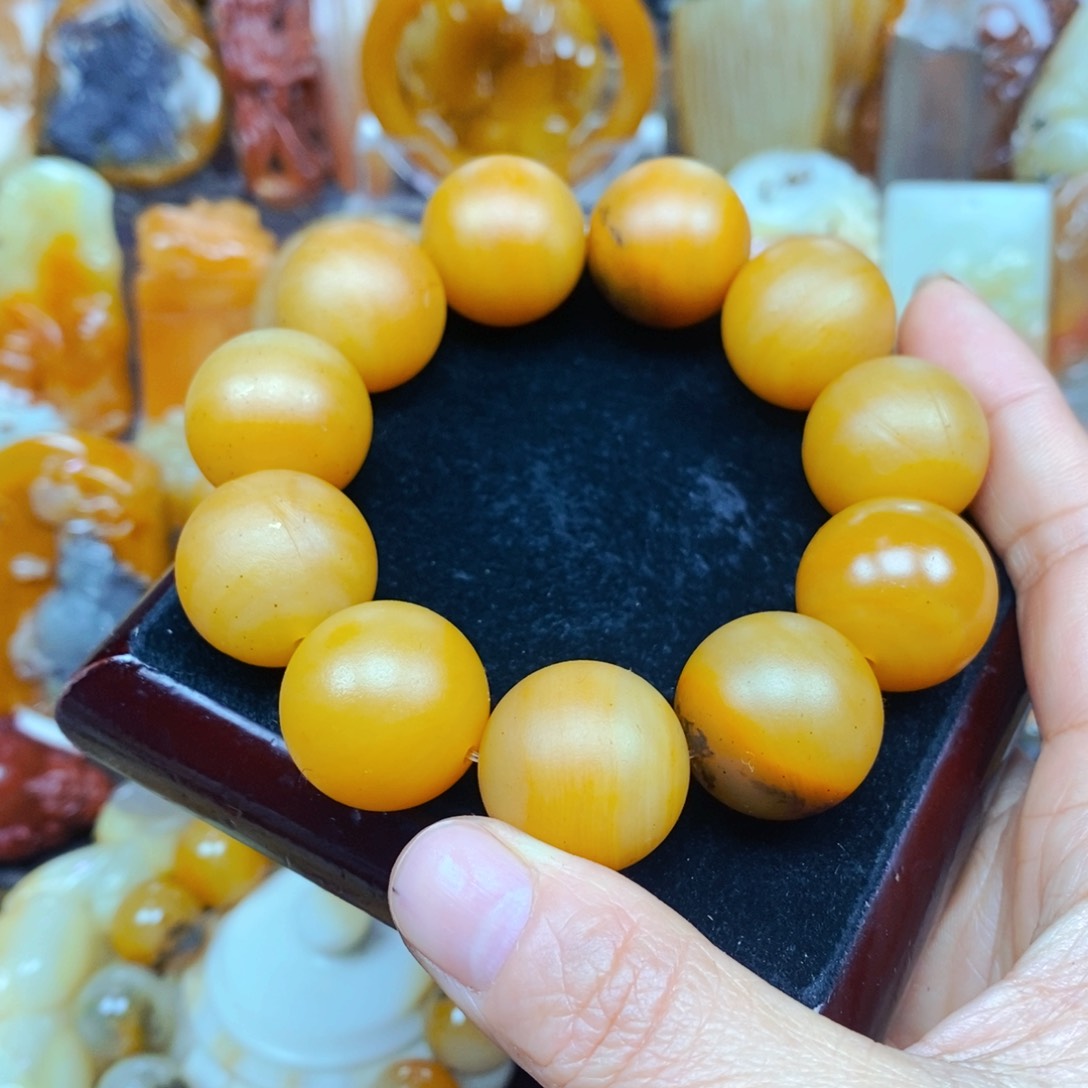 石英质玉（黄龙玉）颈饰未镶嵌