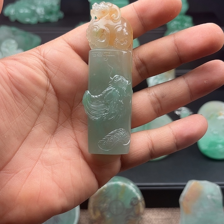 石英质玉（非洲翠）未镶嵌颈饰手把印章望子成龙