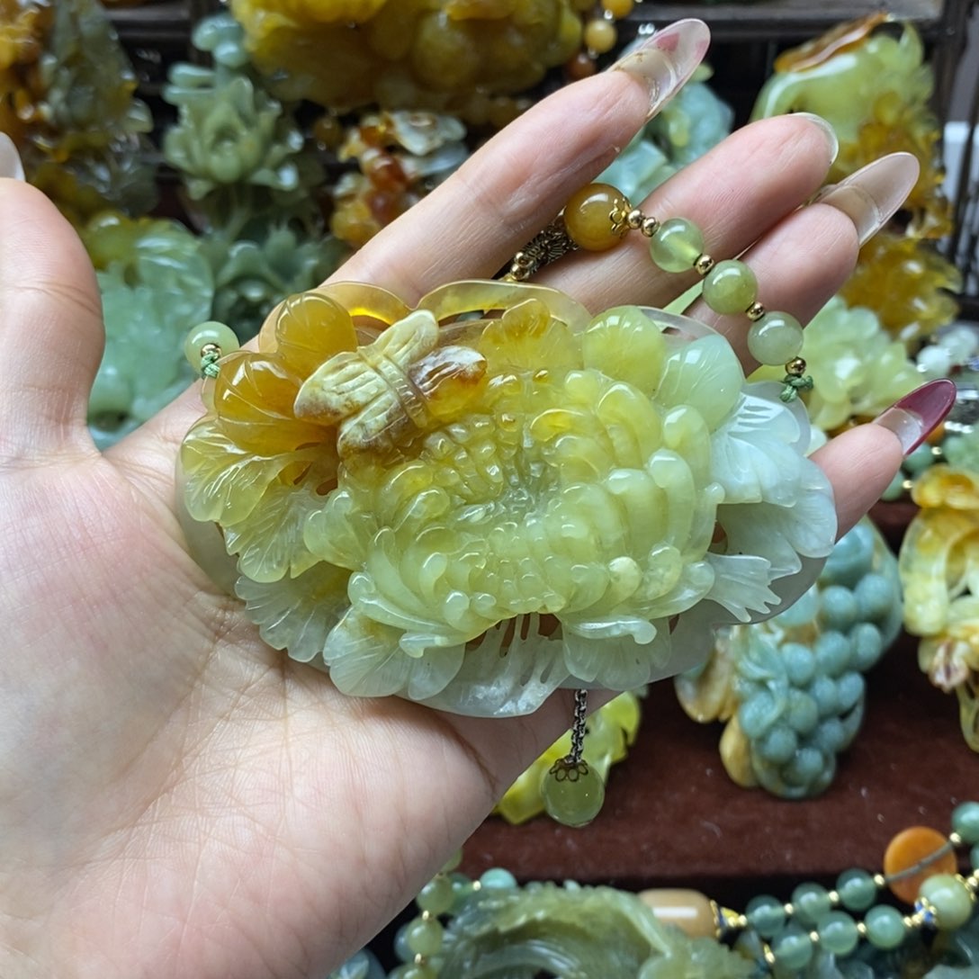 蛇纹石玉挂件未镶嵌