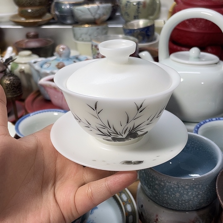 Y****陶瓷制品及陶瓷艺术品微瑕