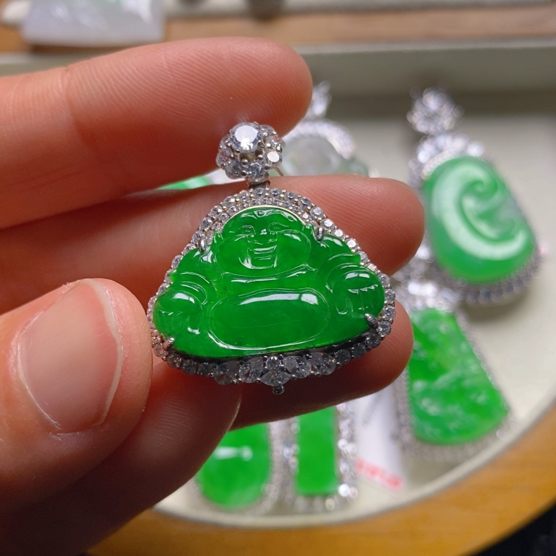 翡翠颈饰银S925镶嵌佛公吊坠