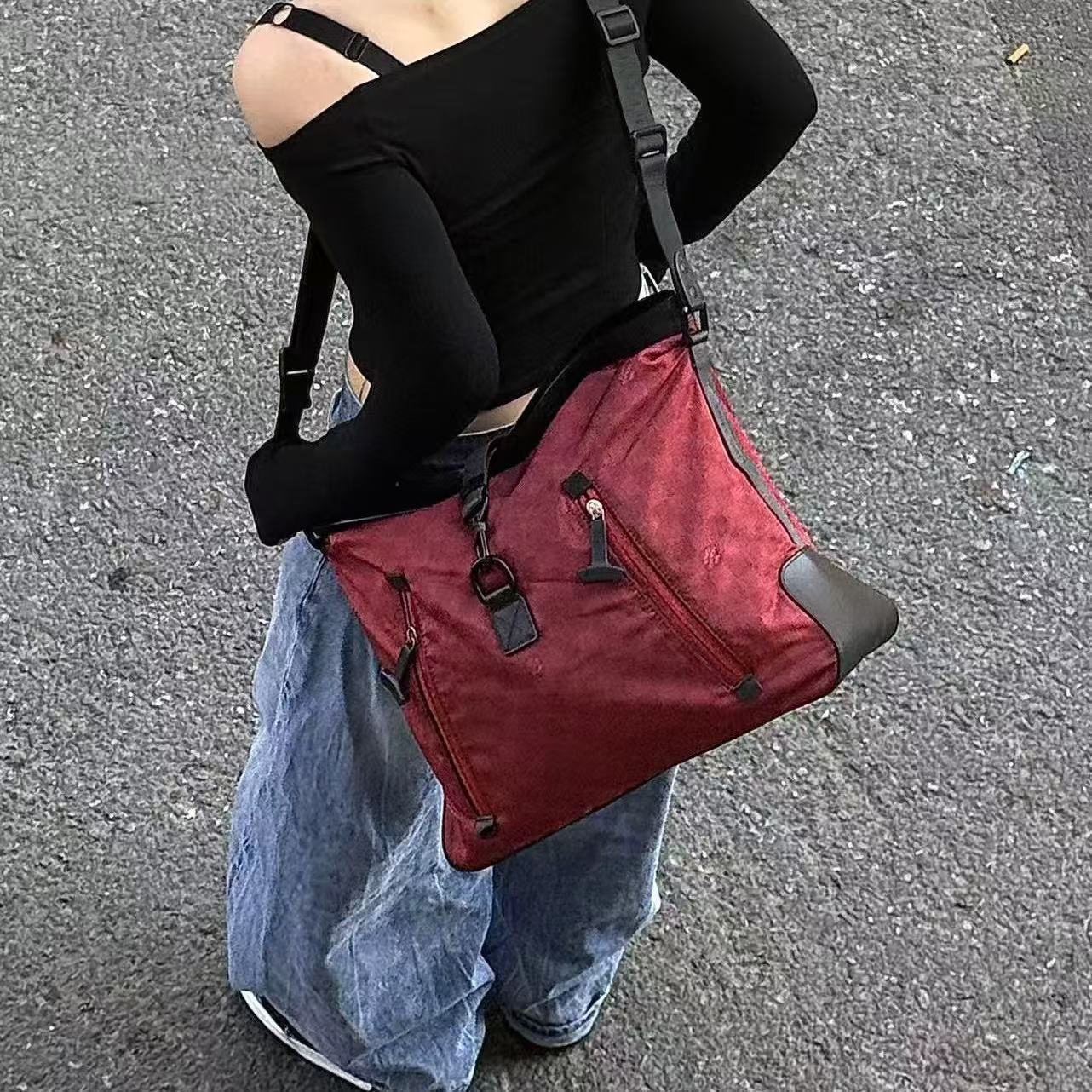 95新 LouisVuitton/路易威登 lv美洲杯帆船红色限定 斜挎包 男包 