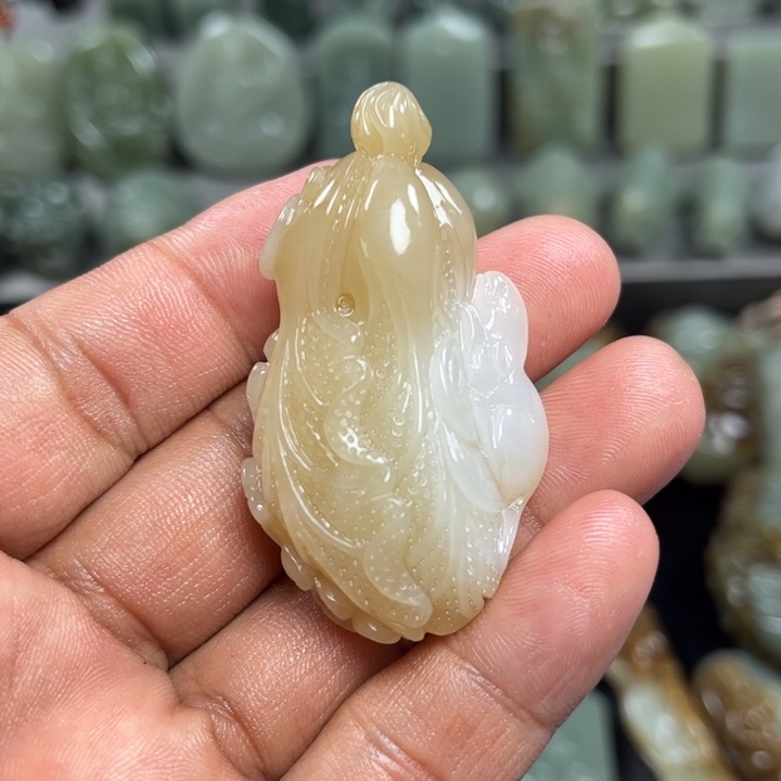 和田玉挂件未镶嵌妙**?