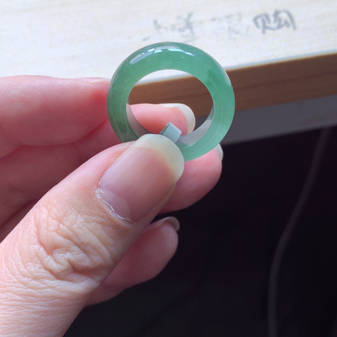 翡翠颈饰未镶嵌吊坠