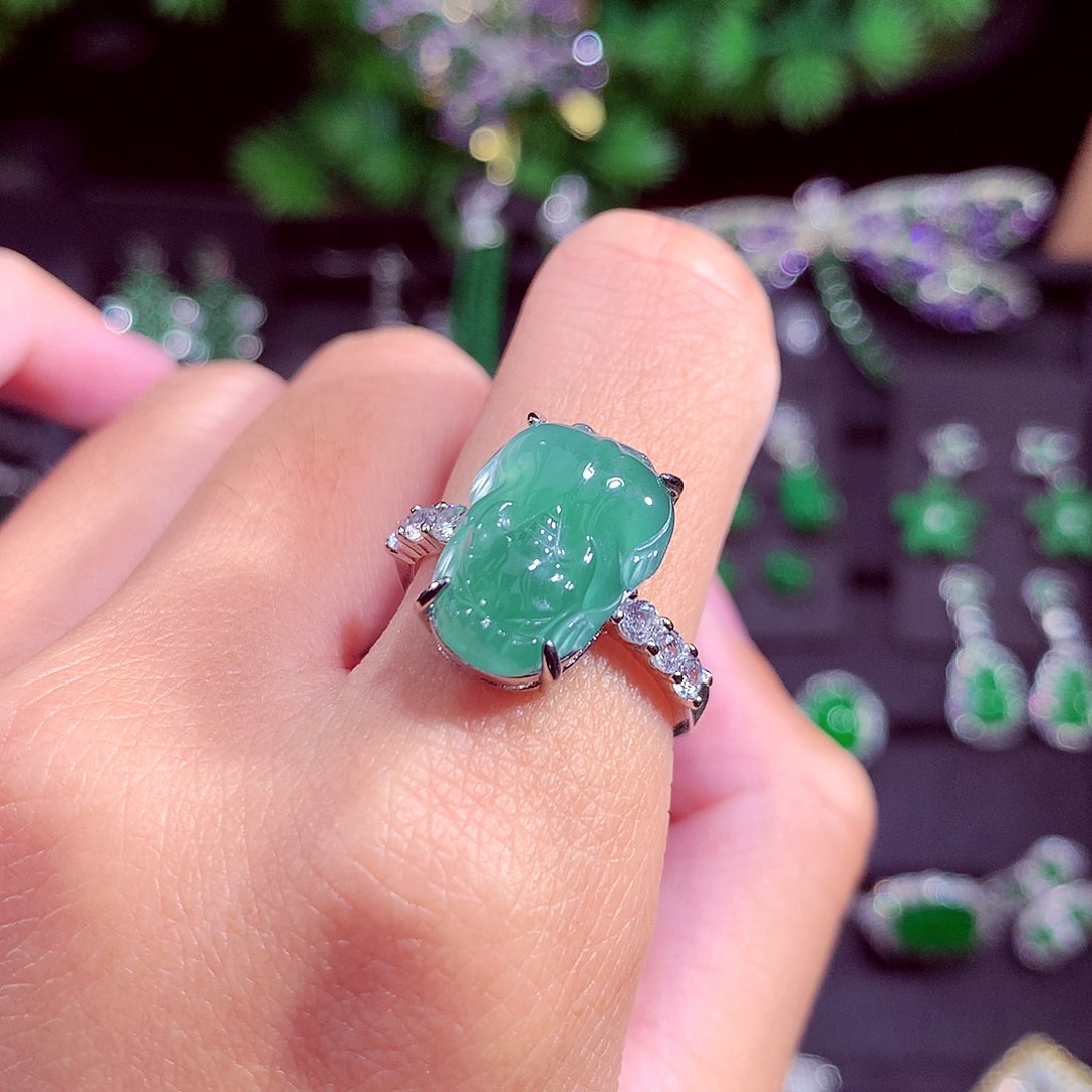 颈饰未镶嵌翡翠天然