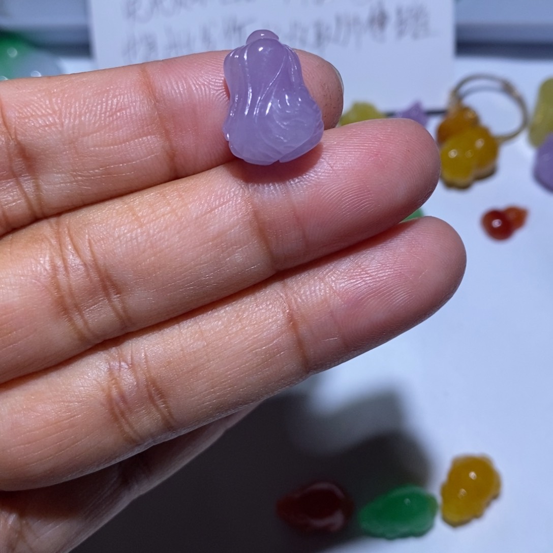 颈饰未镶嵌翡翠U****?