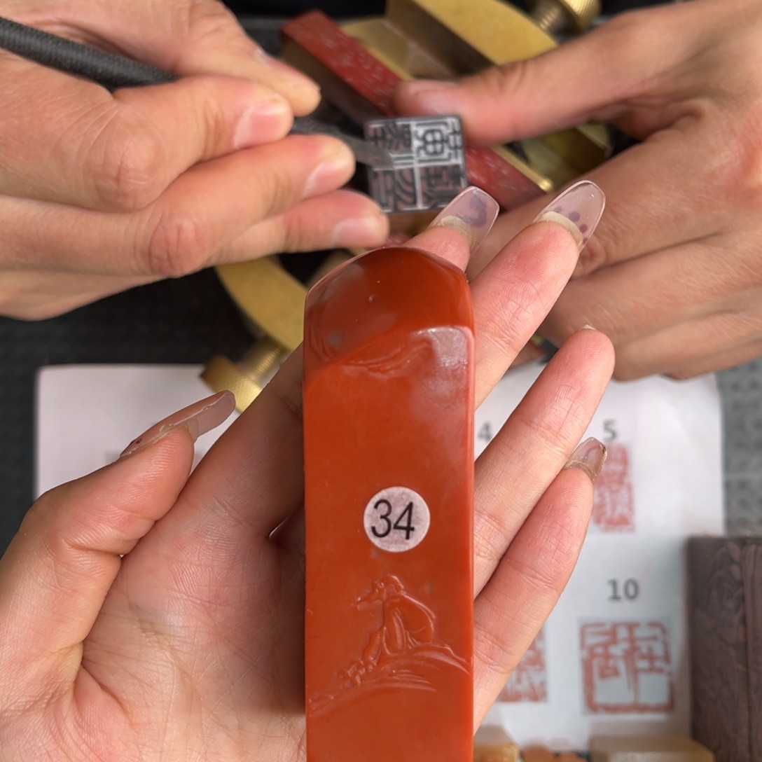 寿山石红芙蓉薄意雕