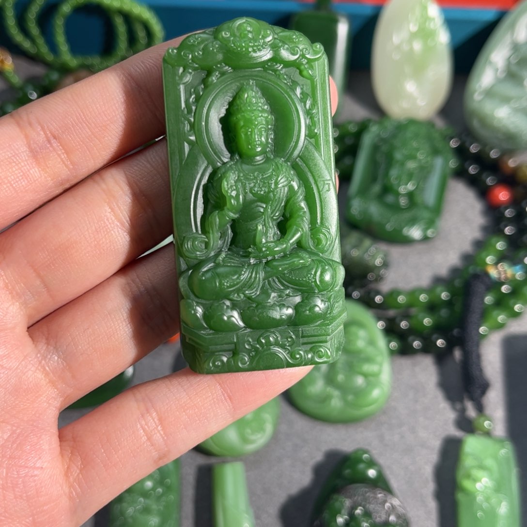 和田玉挂件未镶嵌永**达辣绿观音定制