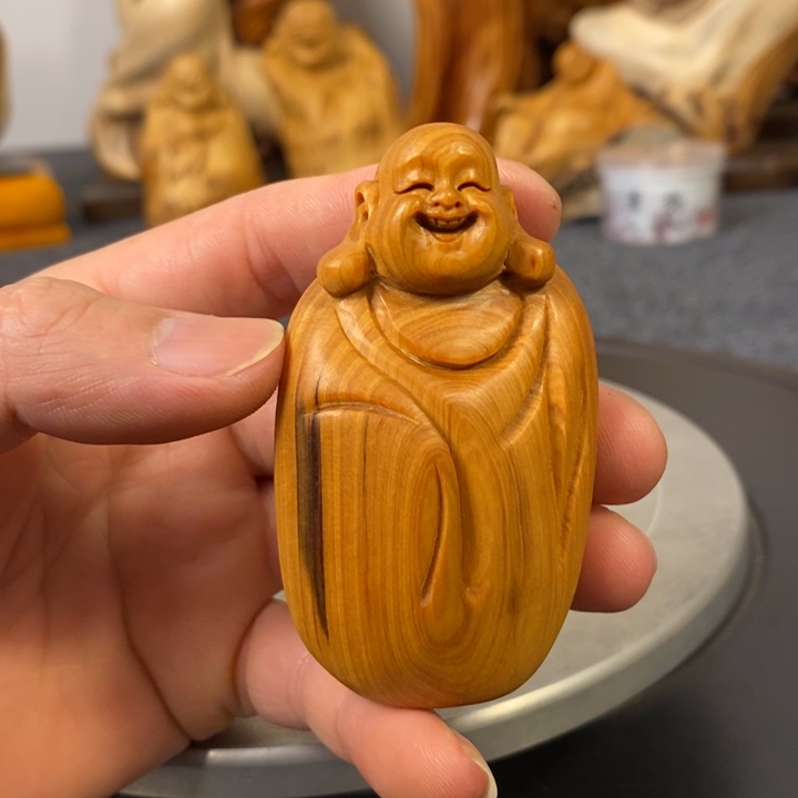 柏木（崖柏）弥勒佛手把件