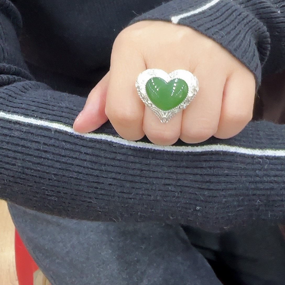 月***弯和田玉未镶嵌戒指