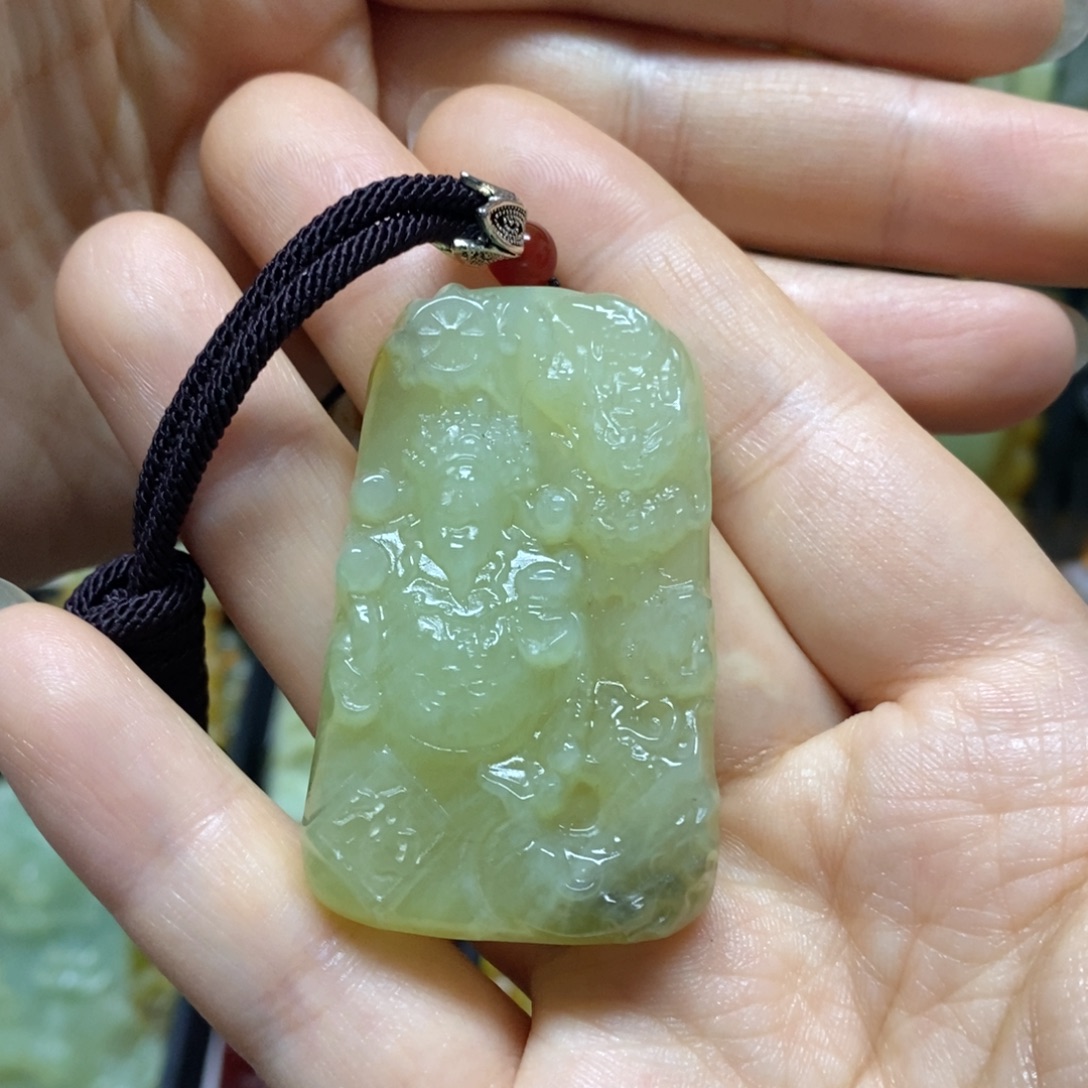 岫玉未镶嵌吊坠(赠链)