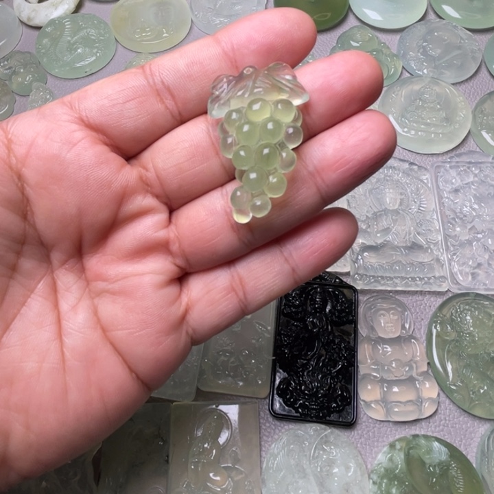 岫玉吊坠(赠链)未镶嵌