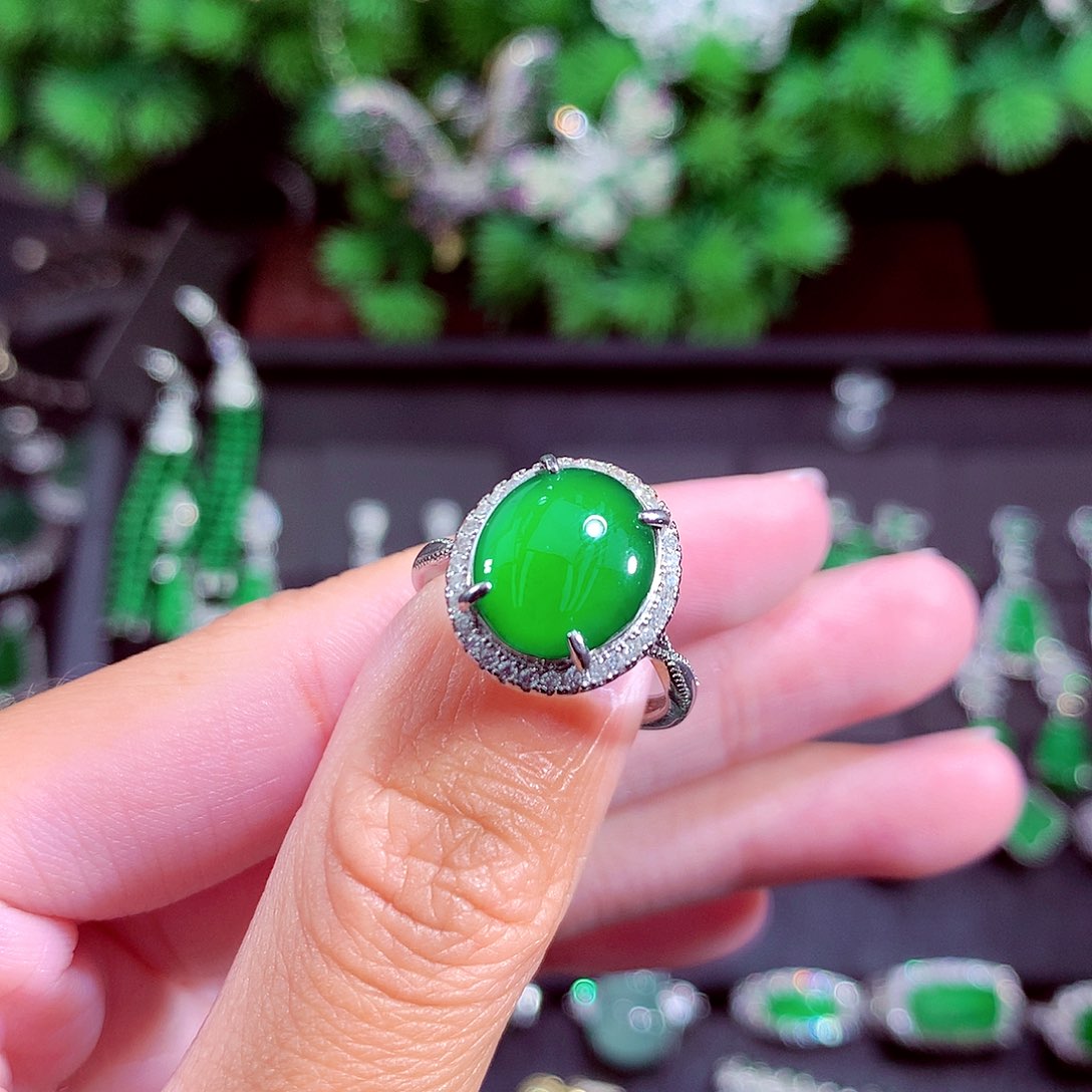 颈饰未镶嵌翡翠天然