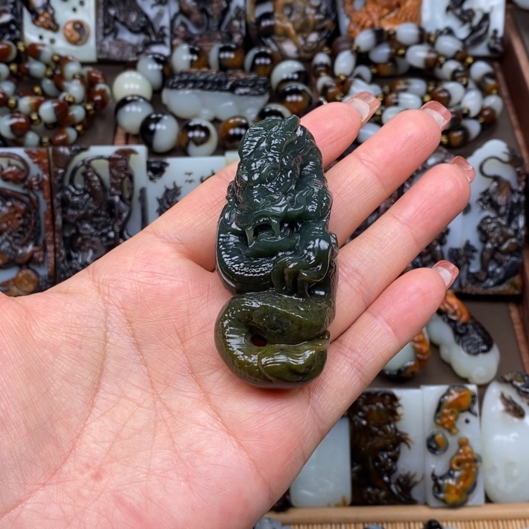 颈饰未镶嵌和田玉