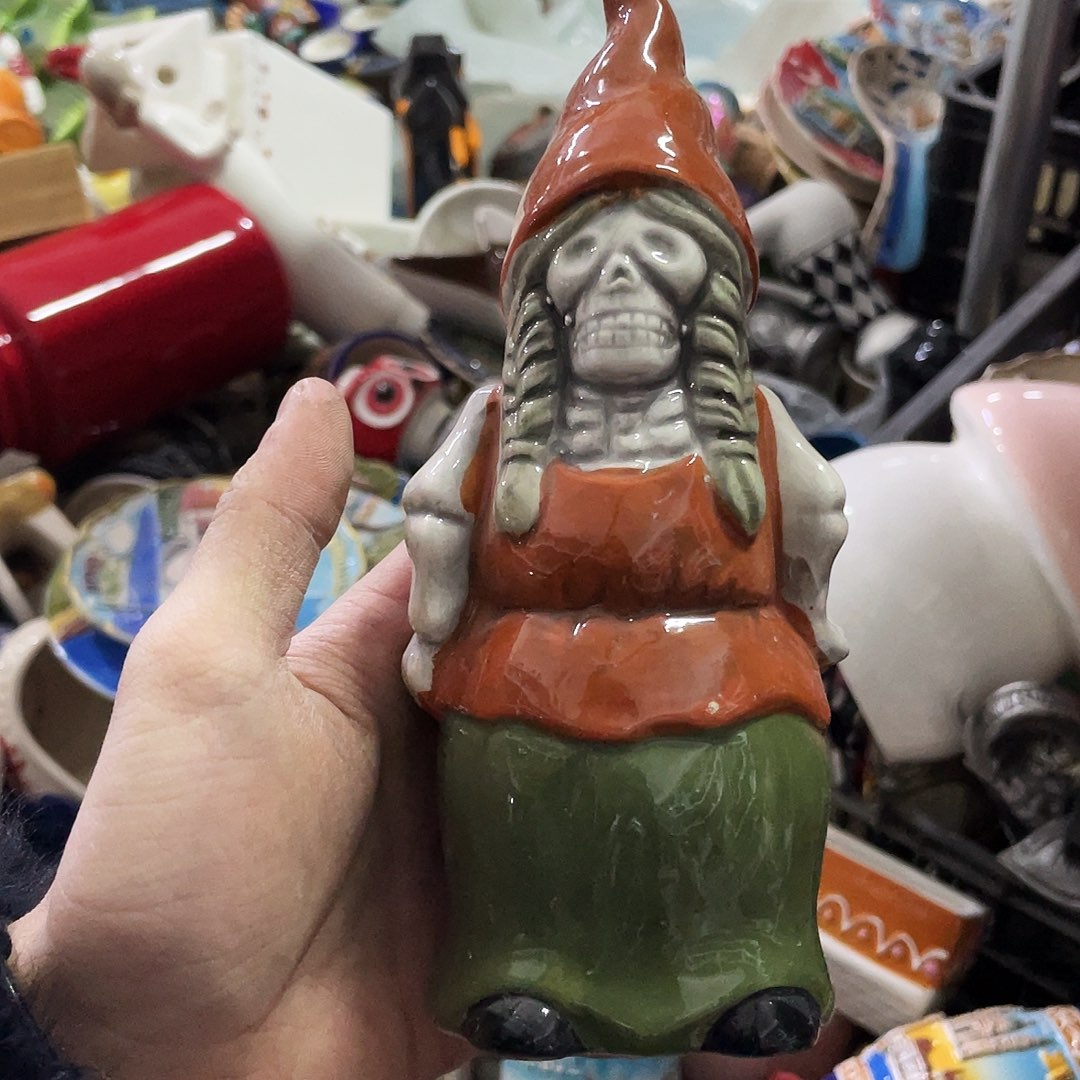 摆件   磕碰。封釉。