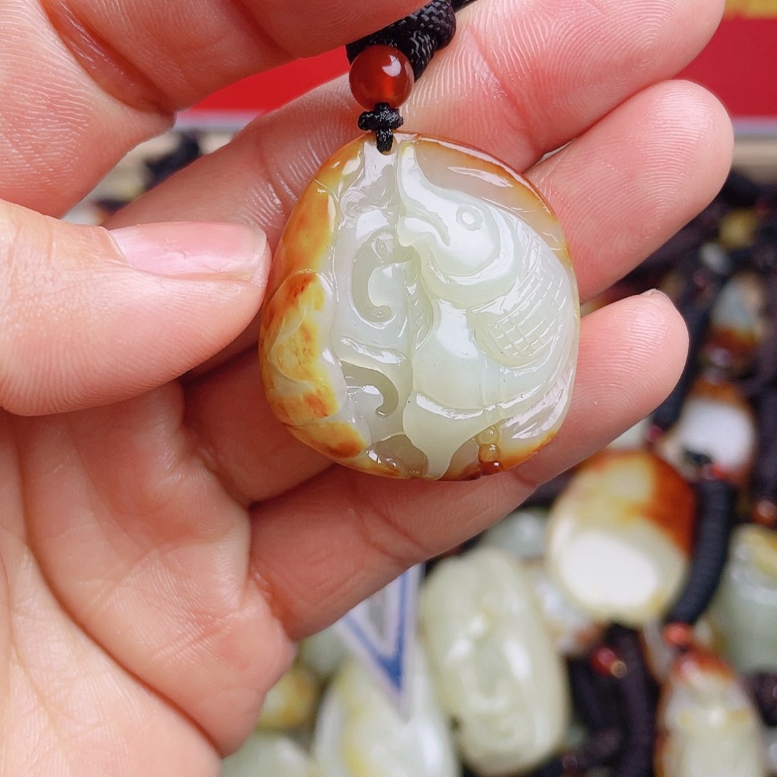 和田玉颈饰未镶嵌