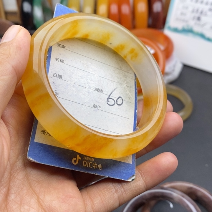 未镶嵌手镯石英质玉