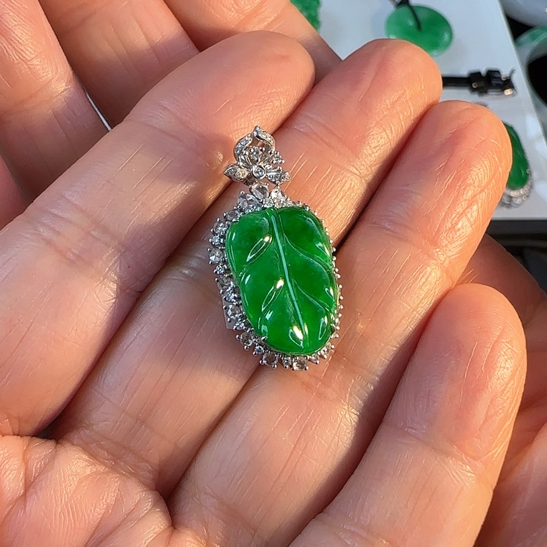 翡翠颈饰18K金镶嵌叶子