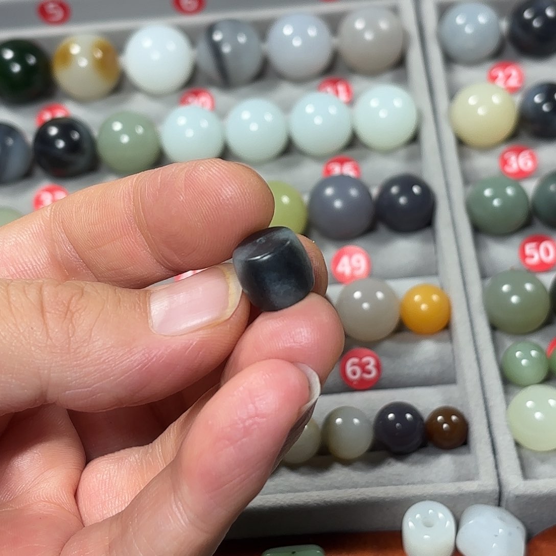 未镶嵌和田玉挂件?**斗珠子