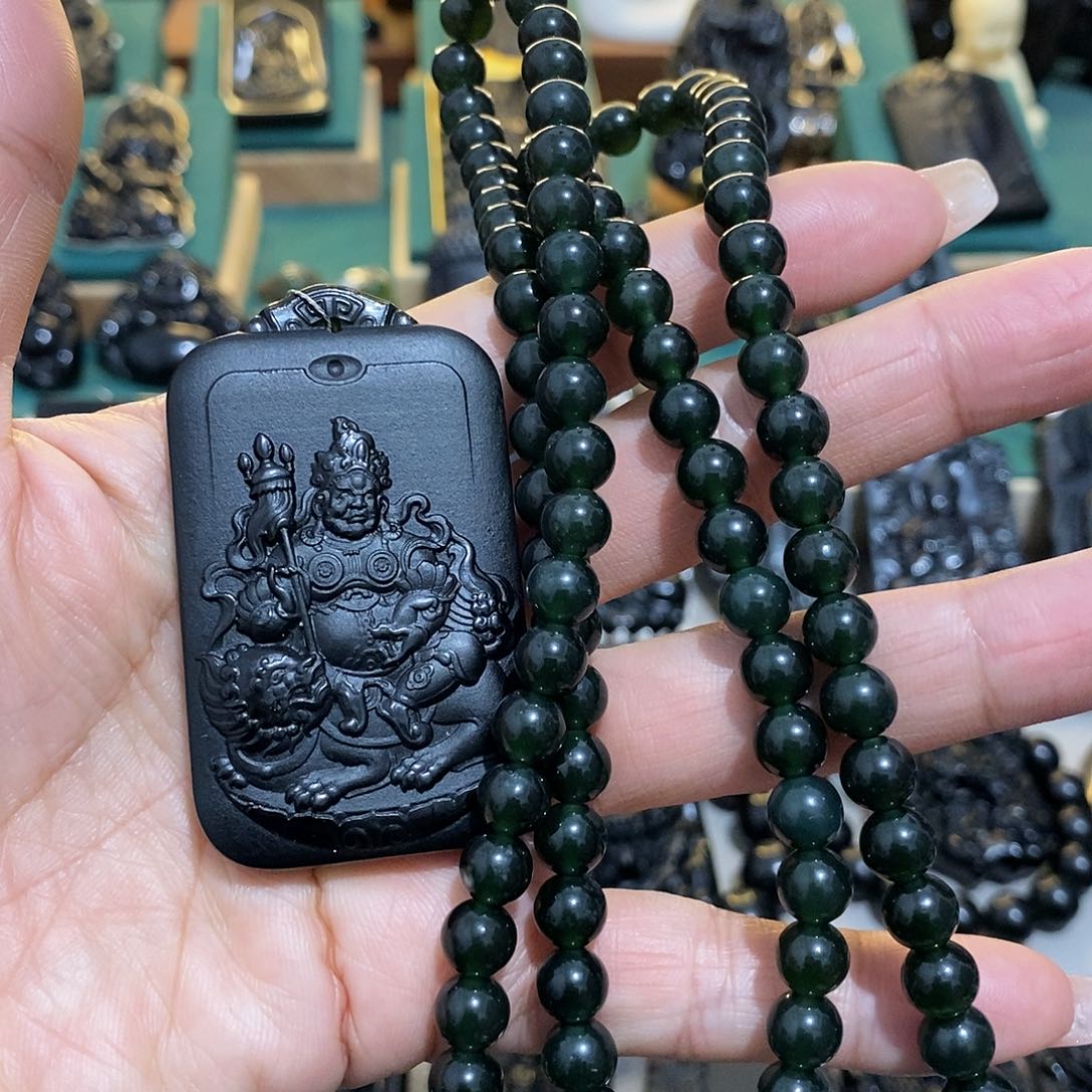 蛇纹石玉颈饰未镶嵌陈*春