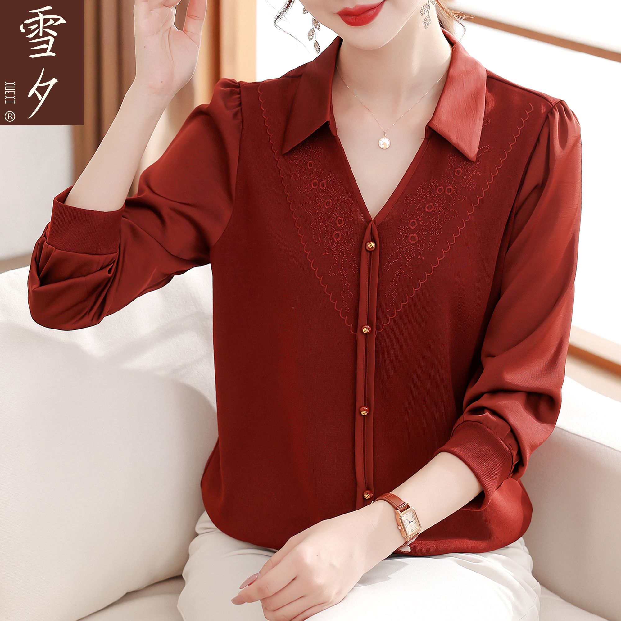 妈妈秋装2025新款洋气打底小衫今年流行的中老年女装薄款衬衫上衣