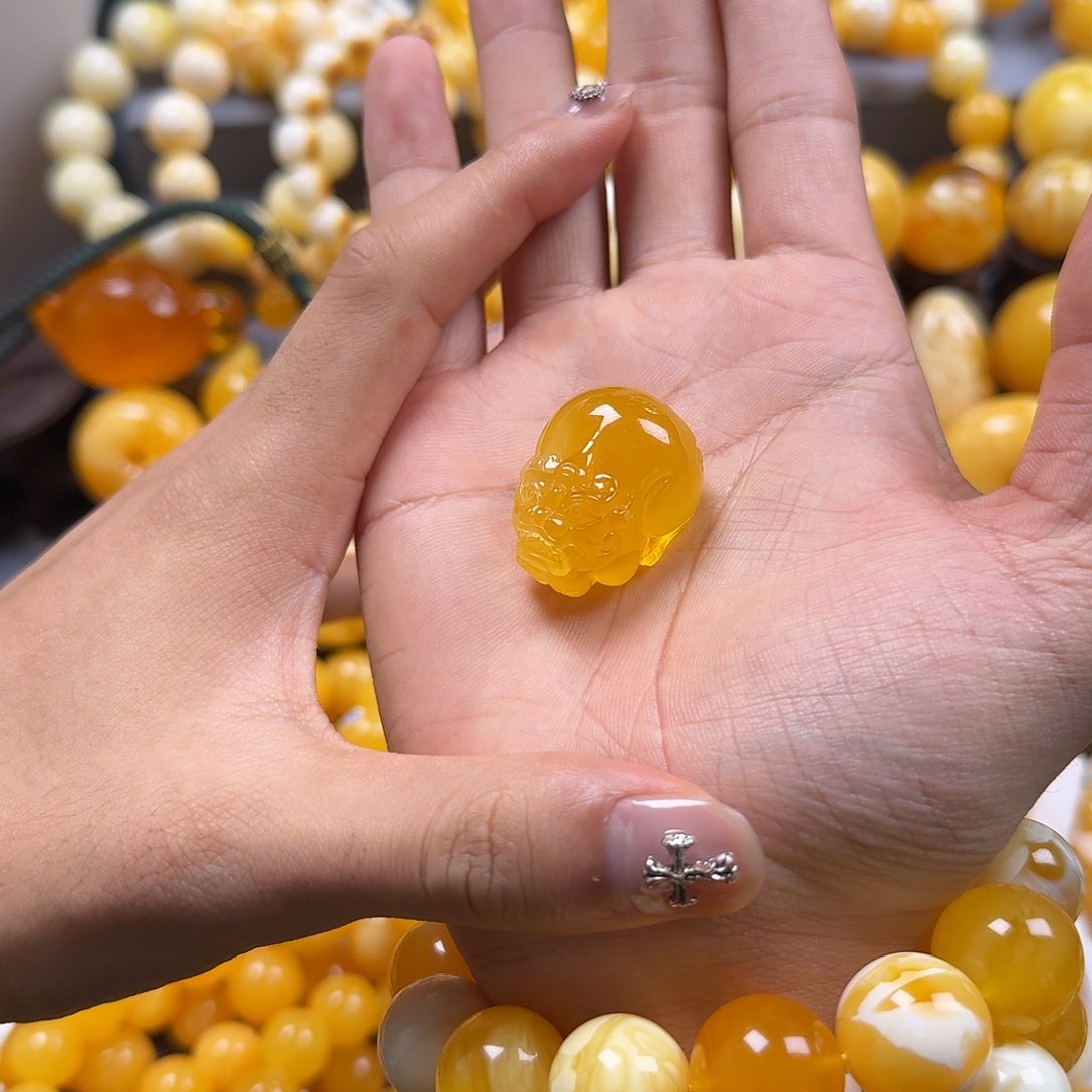 琥珀珠宝奇石未镶嵌