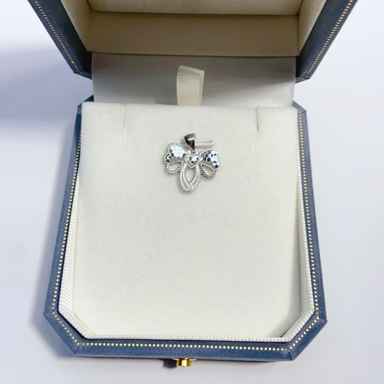 Pt950铂金蝴蝶结吊坠2.88克吊坠（不含链）