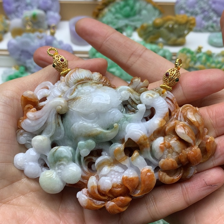 翡翠颈饰未镶嵌翡翠