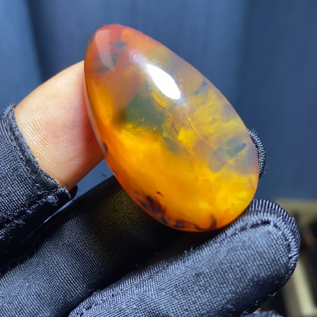 琥珀未镶嵌裸石。。。