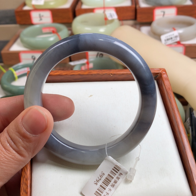 【闪购商品】和田玉手镯未镶嵌56