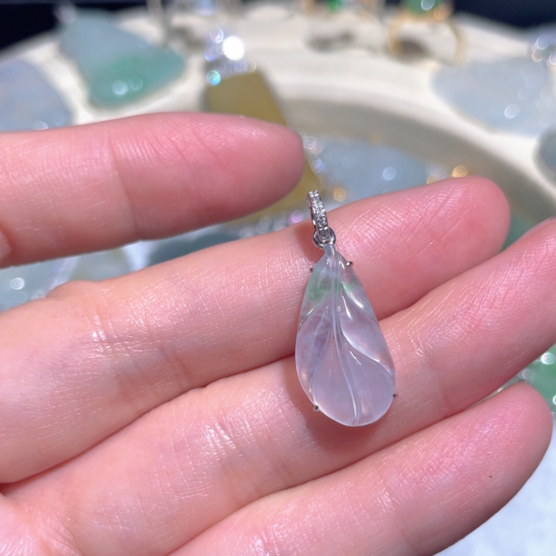 翡翠颈饰18K金镶嵌翡翠