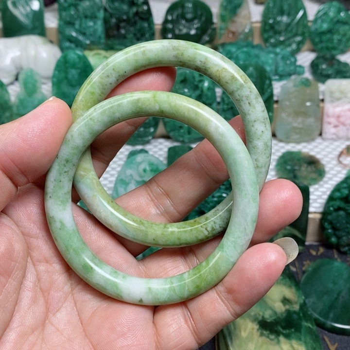 未镶嵌独山玉手镯