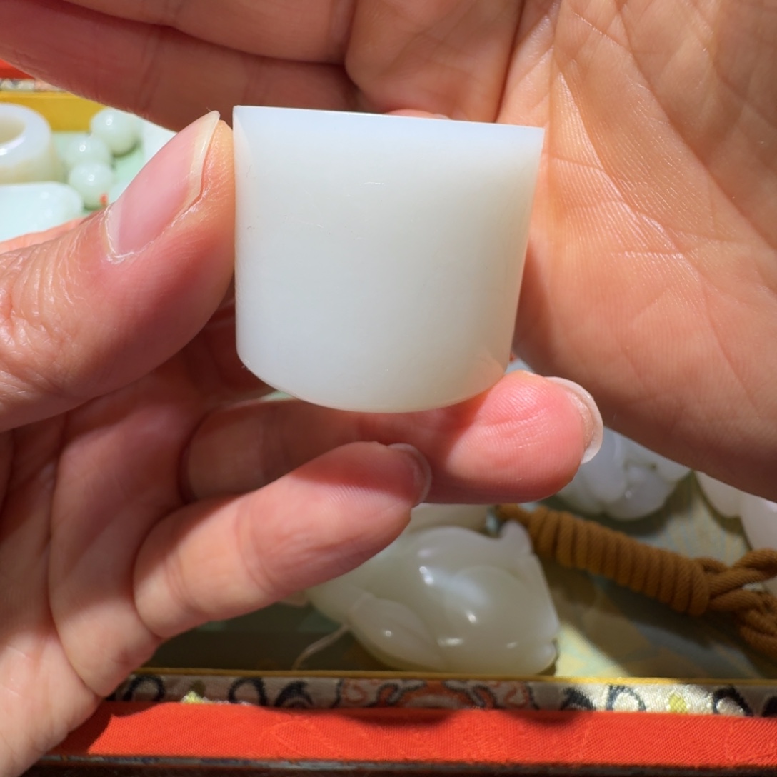 和田玉未镶嵌把件