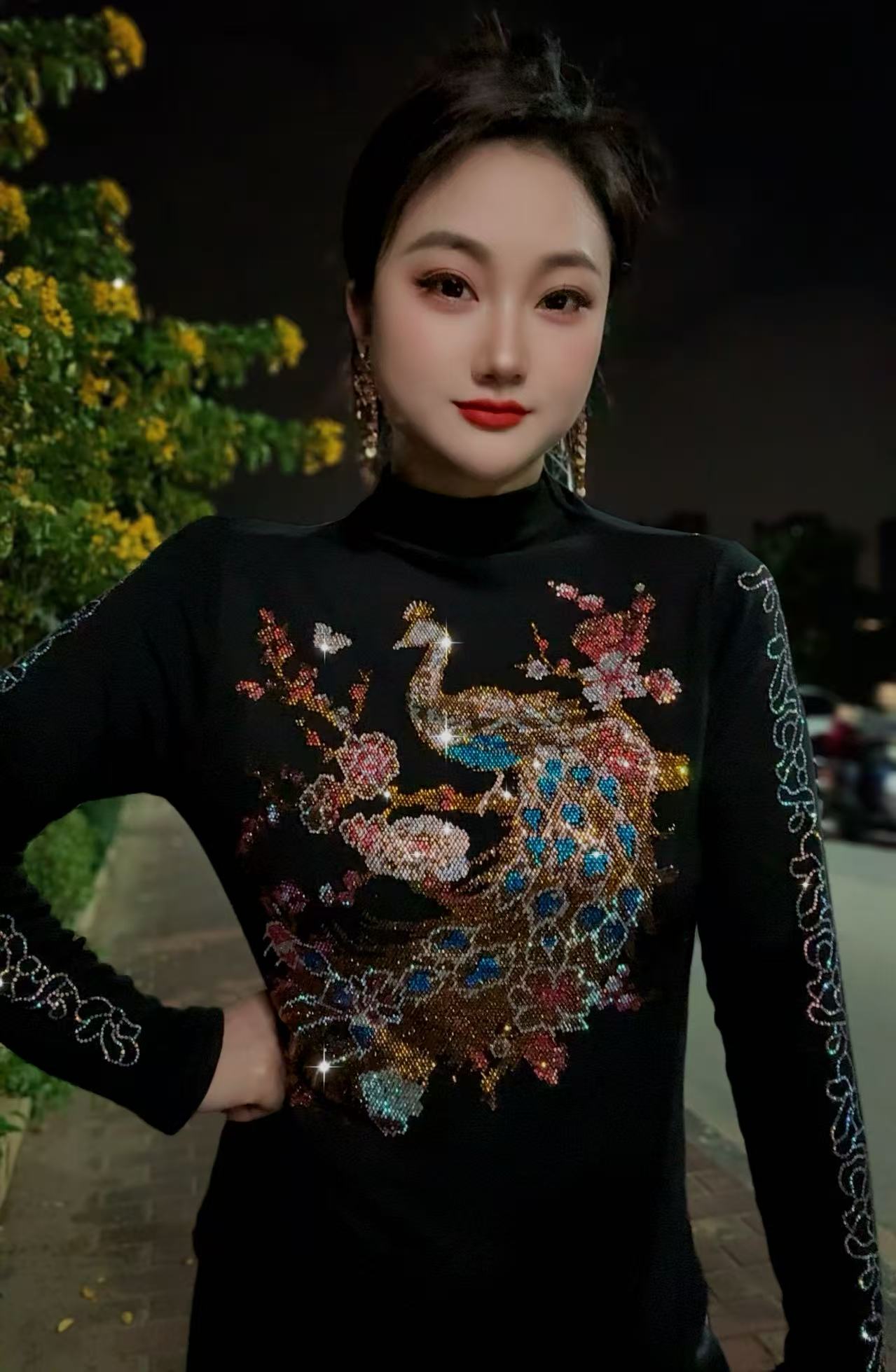 【七彩凤凰秋冬新款】加绒打底衫内搭时尚烫钻上衣显瘦长袖D