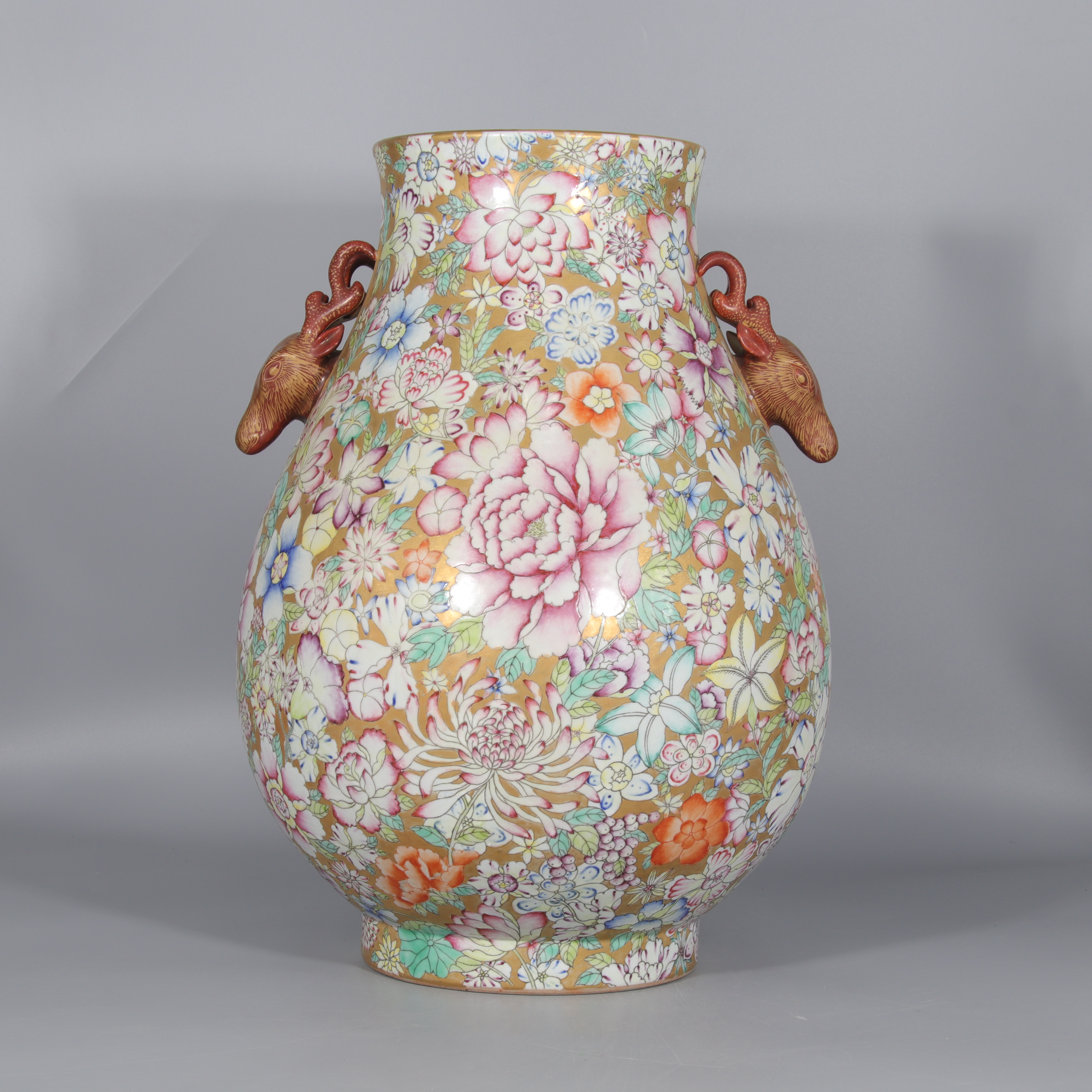 金地粉彩花卉纹鹿头尊    H501-177