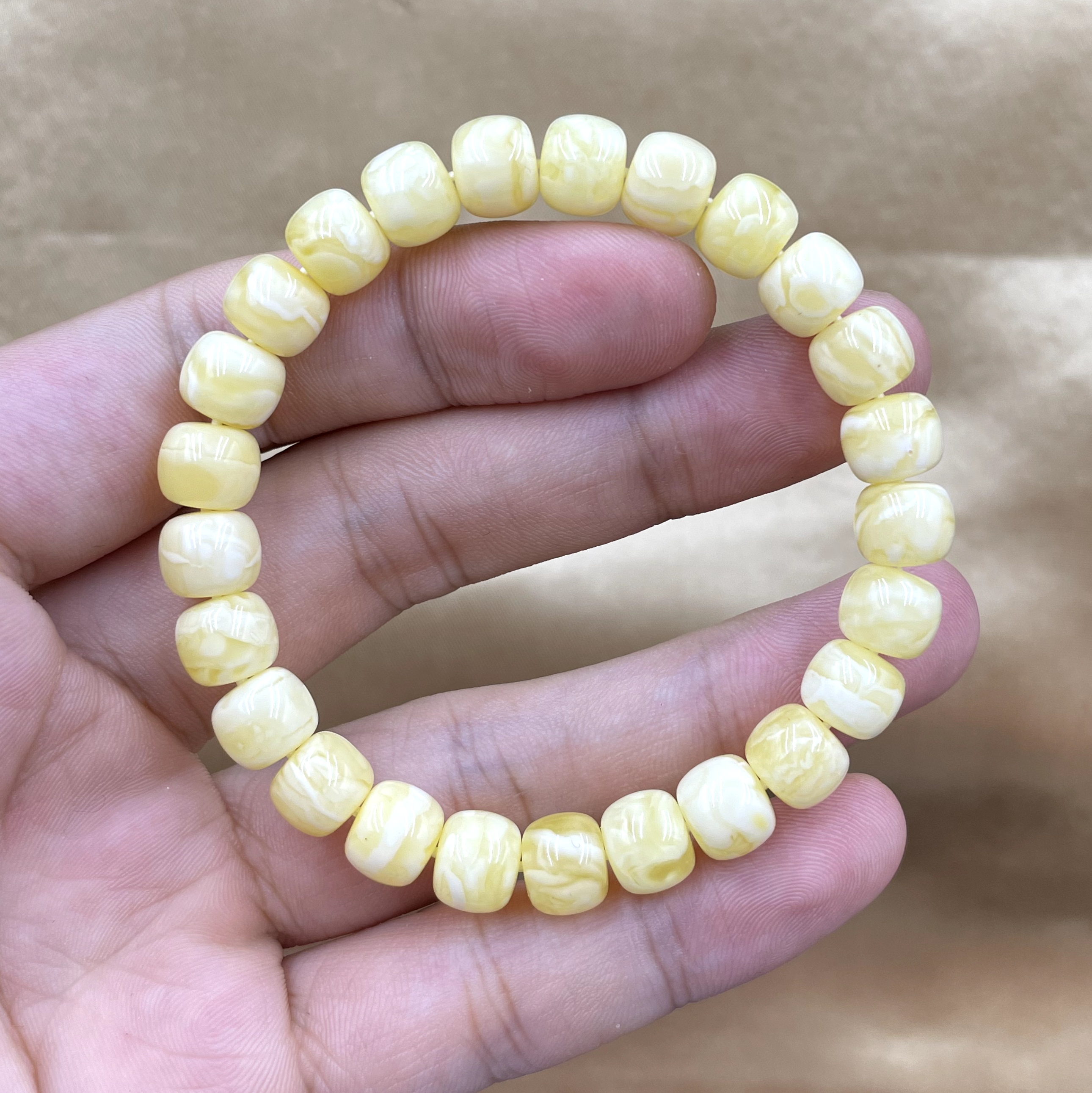 原矿俄料蜜蜡老型手串同料瓷白蜡妖花蜡质浓郁器型饱满尺寸9×7