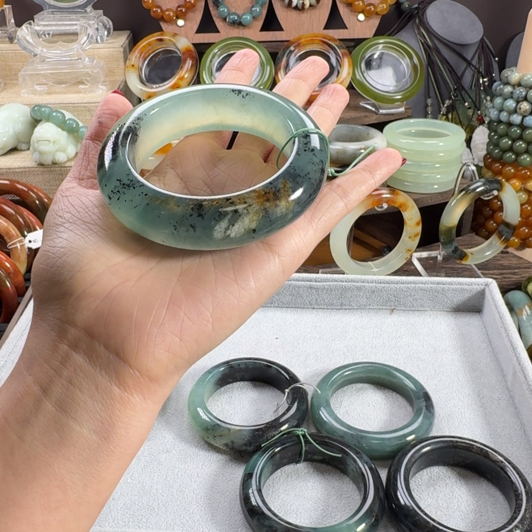 可****蛇纹石玉未镶嵌手镯