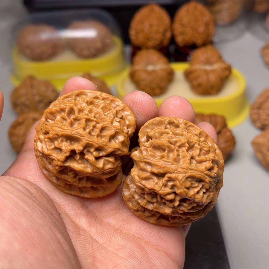 文玩核桃吊坠苹果园