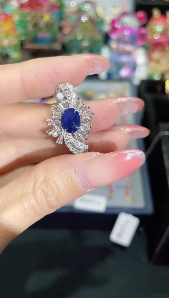 18K金镶嵌天然蓝宝石吊坠设计款