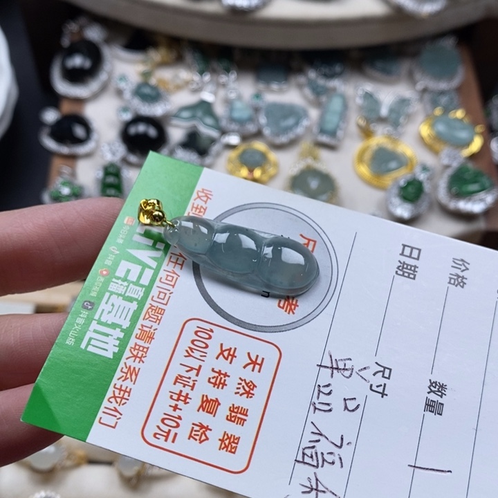 翡翠颈饰未镶嵌翡翠