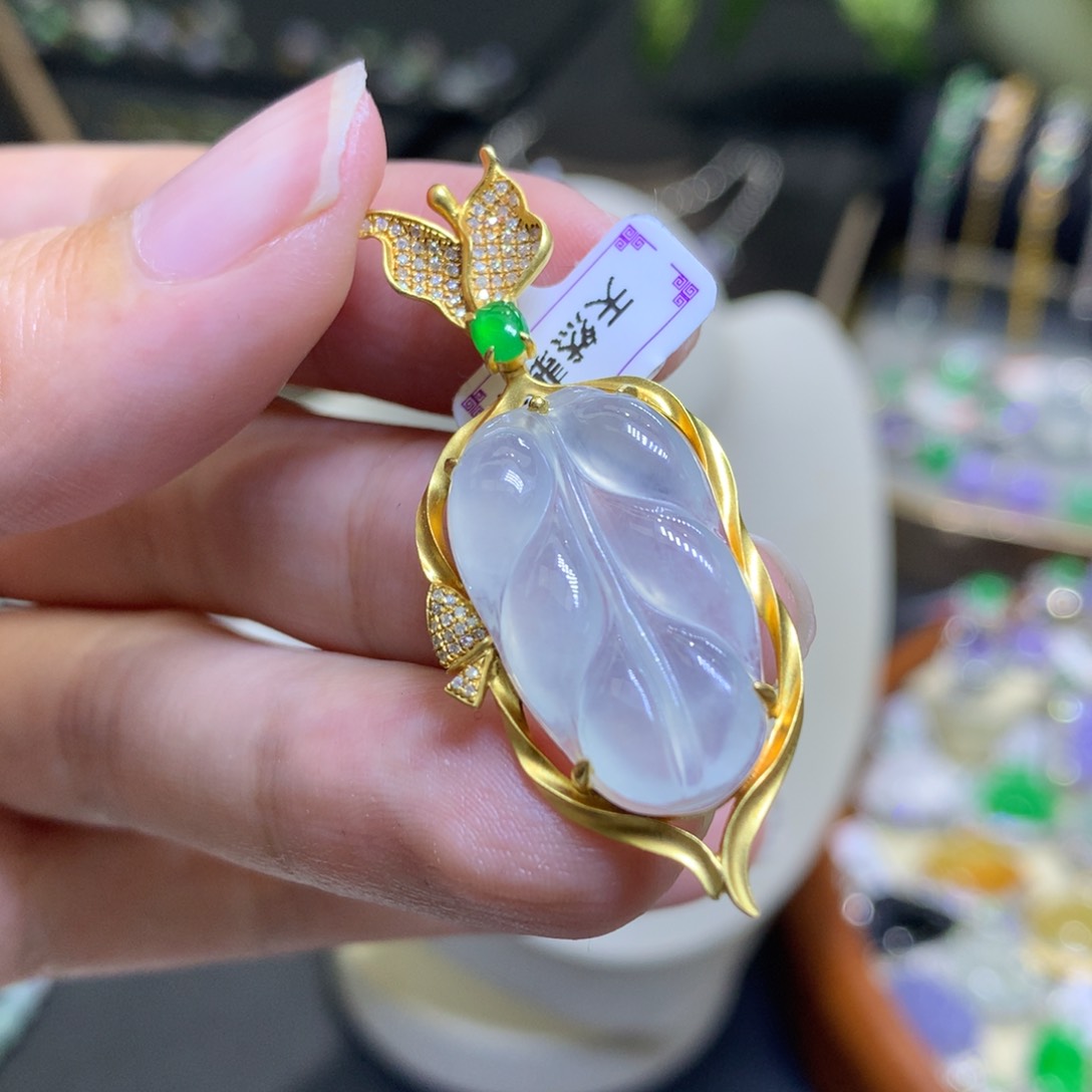 颈饰18K金镶嵌翡翠