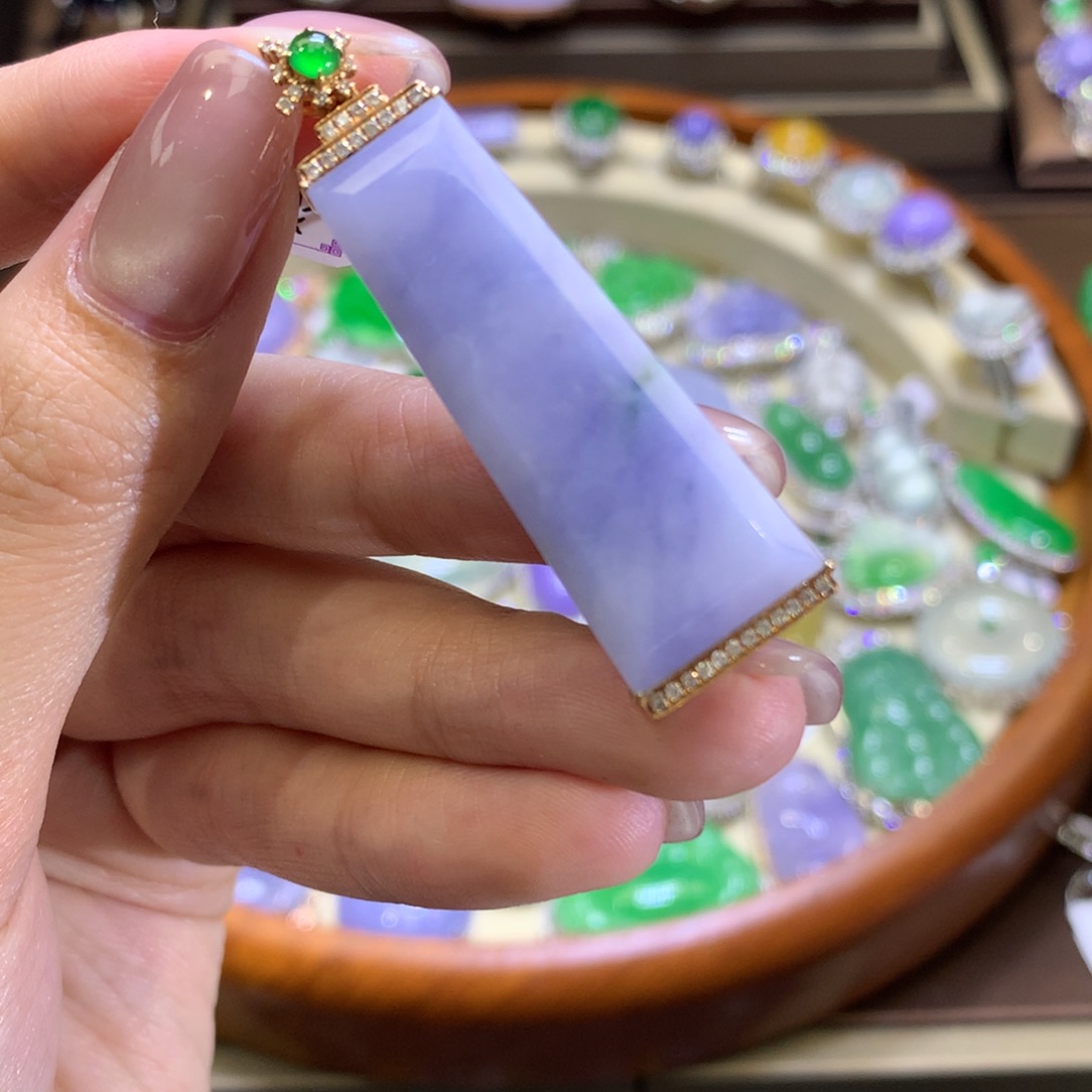 翡翠颈饰18K金镶嵌翡翠吊坠