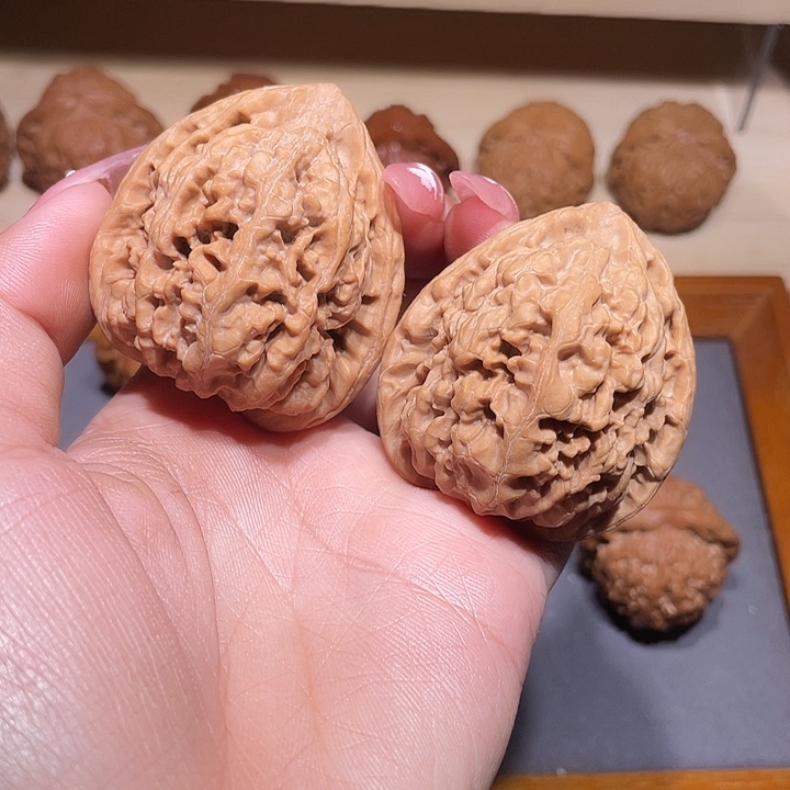 文玩核桃木制品44核尊