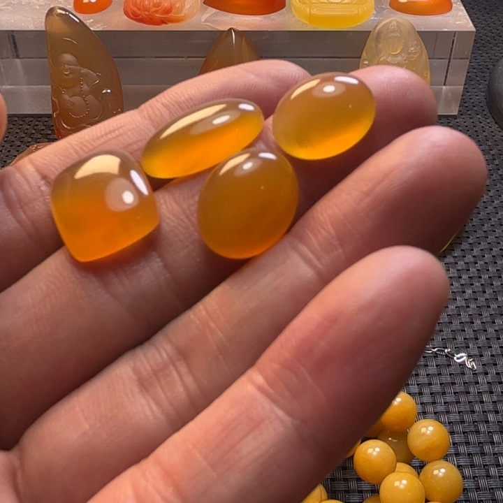 妮***姐石英质玉未镶嵌旦面