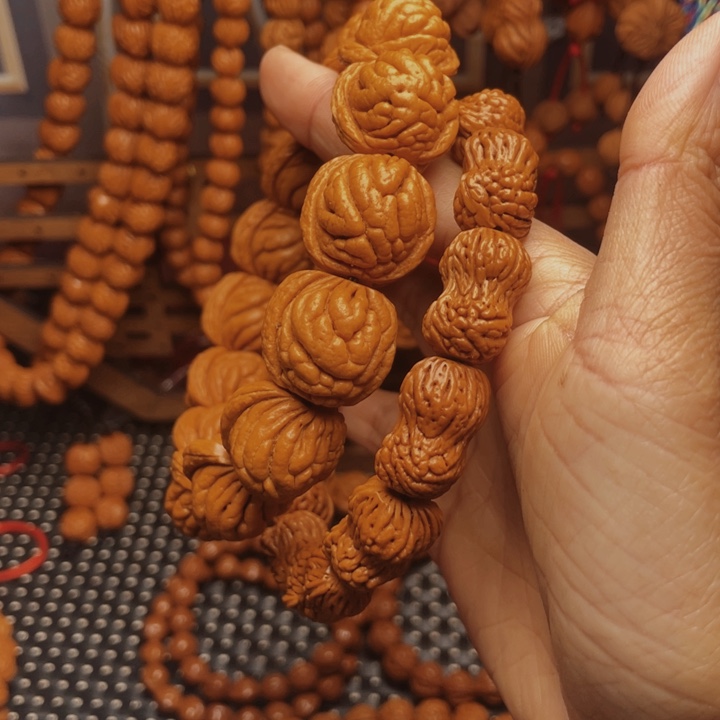 風***年木质类龙纹桃枭挂件