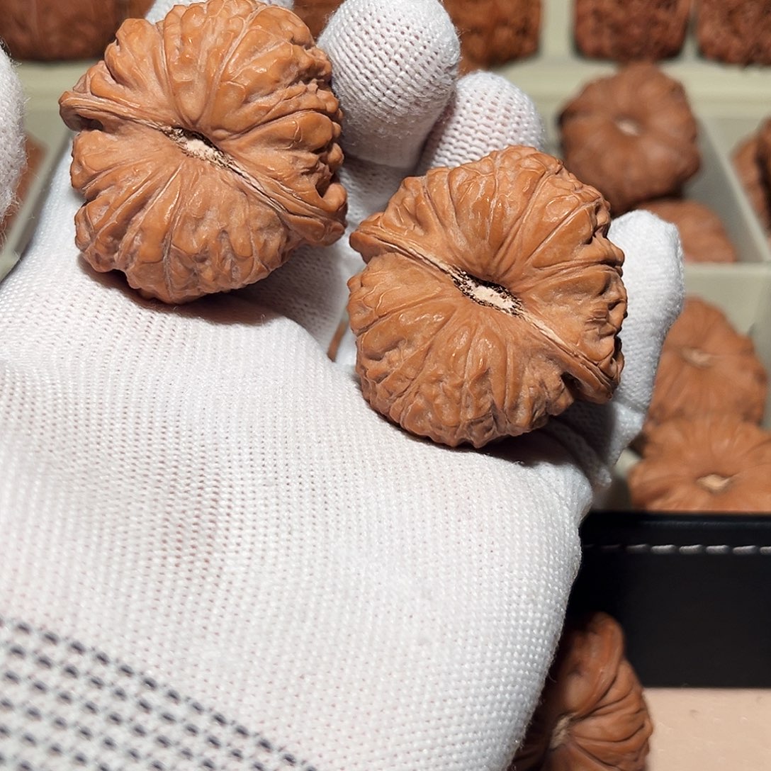 钱***.吊坠文玩核桃086  钱辈